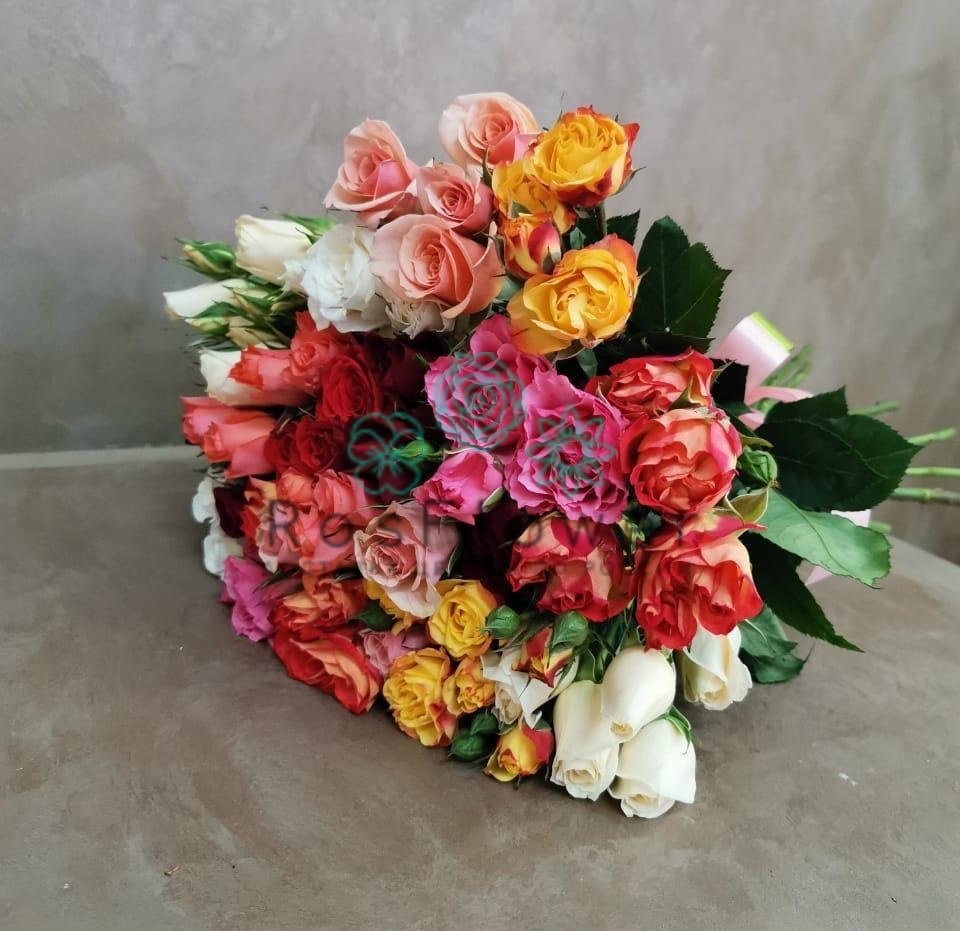 Букет цветов из: Розы в Казанской Краснодарского края