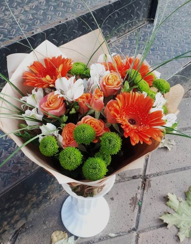 Букет цветов из: Герберы, Хризантемы, Альстромерии и Розы в Казанской Краснодарского края