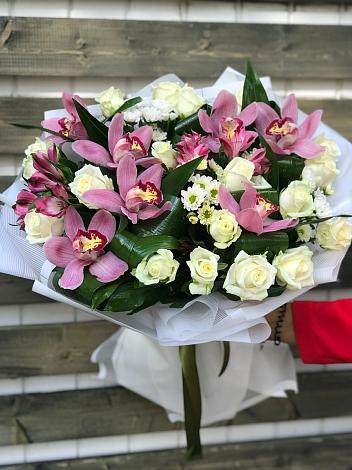 Букет цветов из: Розы и Хризантемы в Казанской Краснодарского края