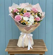 Букет цветов из:  Гвоздики, Орхидеи и Розы #REPLACE_PRED# Казанской Краснодарского края