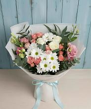 Букет цветов из:  Розы, Лизиантусы и Хризантемы в Казанской Краснодарского края