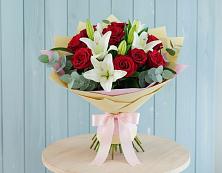 Букет цветов из:  Лилии и Розы в Казанской Краснодарского края