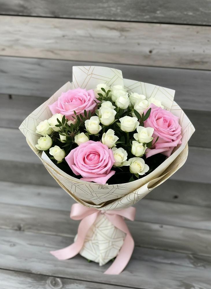 Букет цветов из: Розы в Казанской Краснодарского края