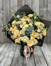 Букет цветов из:  Розы и Лизиантусы в Казанской Краснодарского края