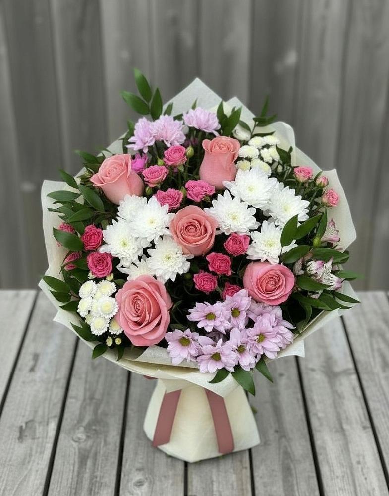 Букет цветов из: Альстромерии, Гвоздики, Розы и Хризантемы в Казанской Краснодарского края