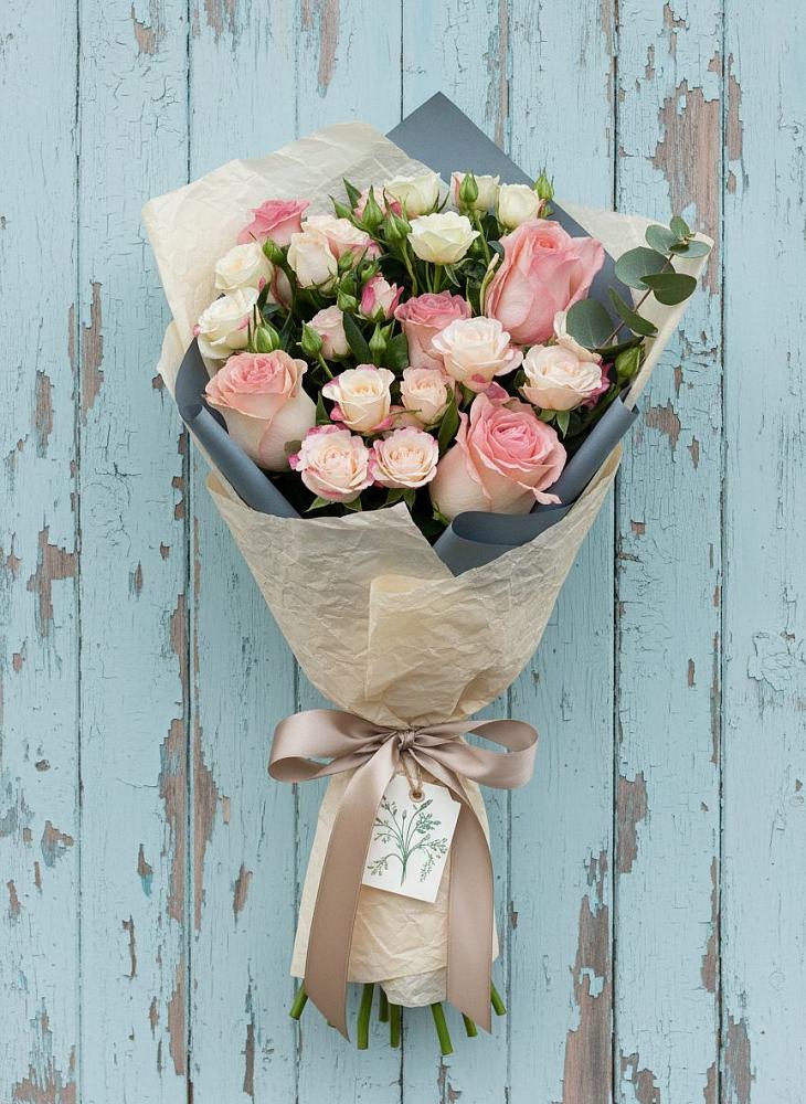 Букет цветов из: Розы в Казанской Краснодарского края