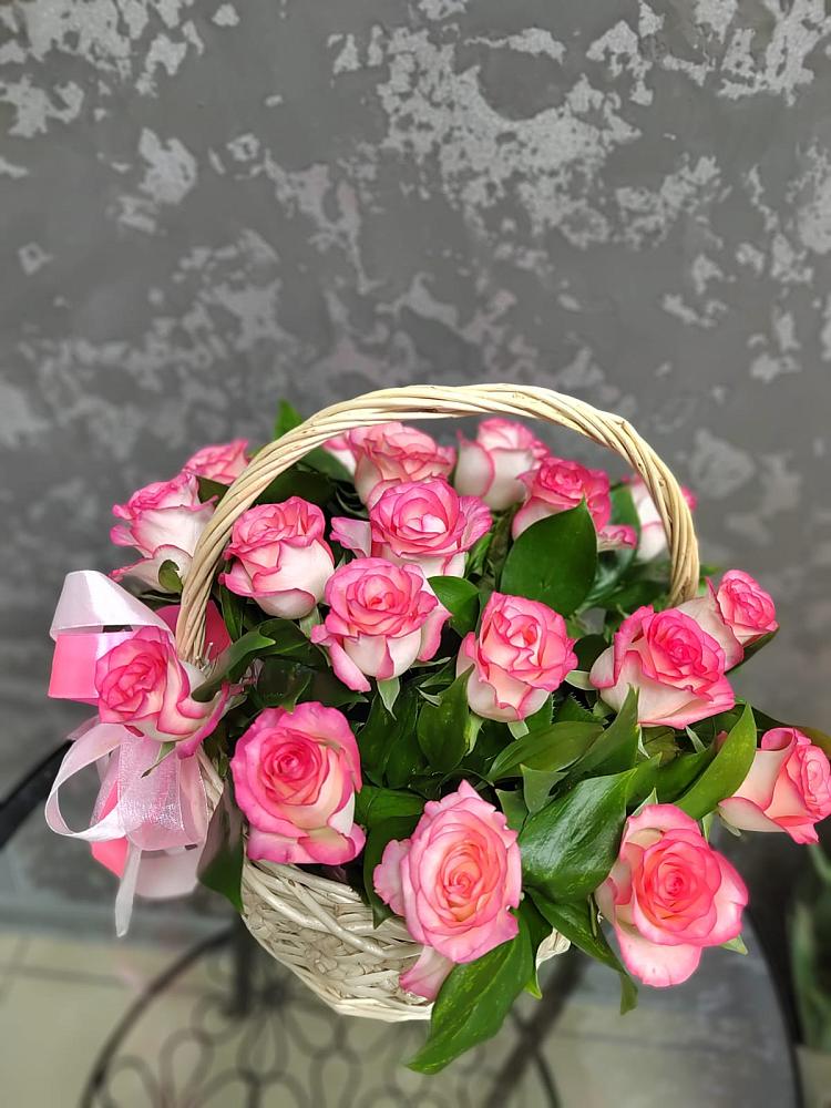 Цветочная композиция из Розы в корзине в Казанской Краснодарского края