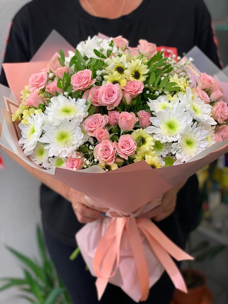 Букет цветов из: Розы и Хризантемы в Казанской Краснодарского края