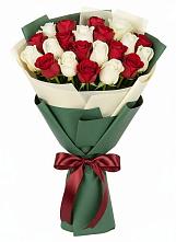 Букет Микс из красных и белых роз в Казанской Краснодарского края