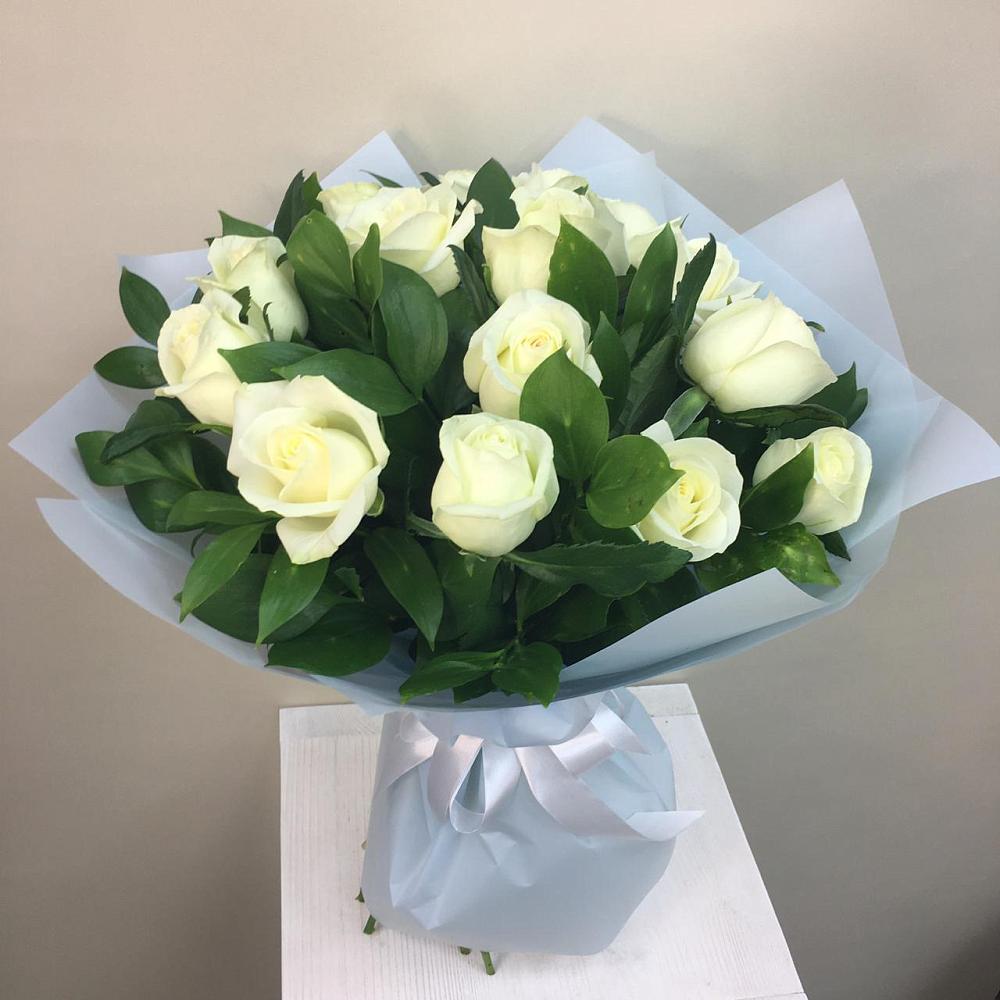 Букет 15 Белых роз Проуд в Казанской Краснодарского края