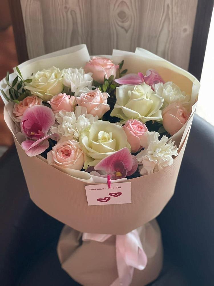 Букет цветов из: Орхидеи, Розы и Гвоздики в Казанской Краснодарского края