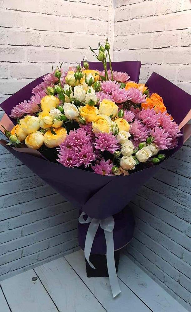 Букет цветов из: Хризантемы и Розы в Казанской Краснодарского края