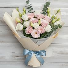 Букет цветов из:  Лизиантусы в Казанской Краснодарского края