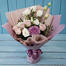 Букет цветов из:  Розы и Лизиантусы в Казанской Краснодарского края