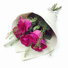 Букет цветов из:  Розы в Казанской Краснодарского края