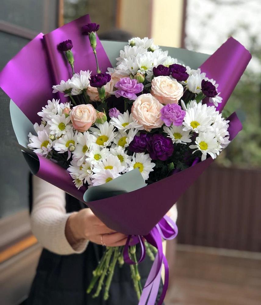 Букет цветов из: Хризантемы, Гвоздики и Розы в Казанской Краснодарского края