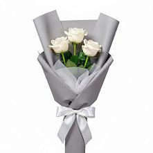 Букет 3 белые розы в Казанской Краснодарского края