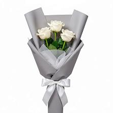 Букет 3 белые розы в Казанской Краснодарского края