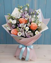 Букет цветов из:  Лизиантусы, Розы, Альстромерии и Гипсофила в Казанской Краснодарского края