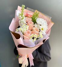 Букет цветов из:  Хризантемы и Розы в Казанской Краснодарского края