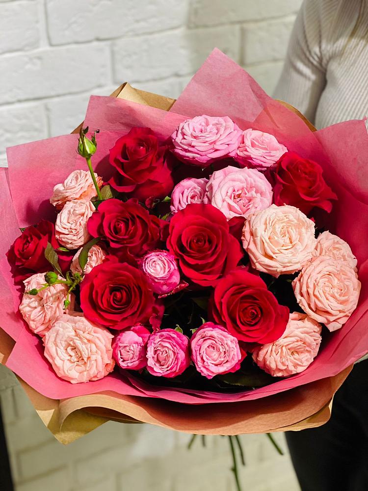 Букет цветов из: Розы в Казанской Краснодарского края