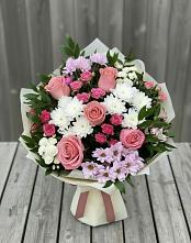 Букет цветов из:  Альстромерии, Гвоздики, Розы и Хризантемы в Казанской Краснодарского края