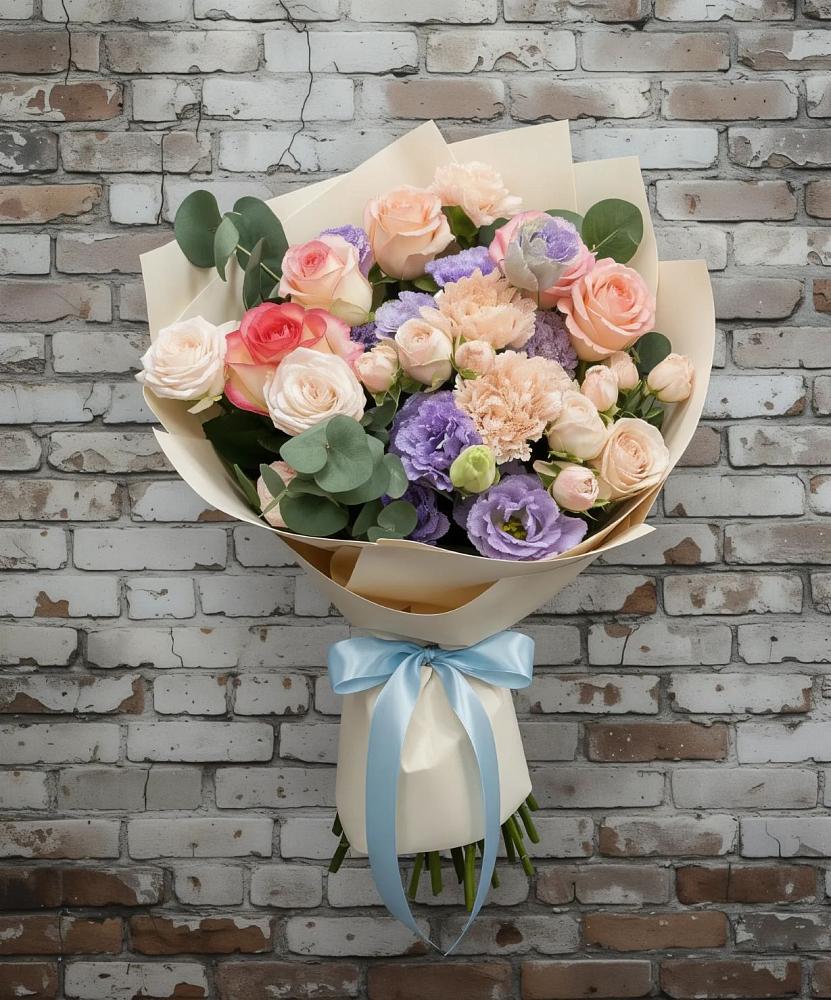 Букет цветов из: Розы, Лизиантусы и Гвоздики в Казанской Краснодарского края