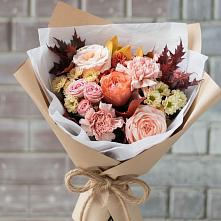 Букет цветов из:  Гвоздики, Хризантемы и Розы в Казанской Краснодарского края