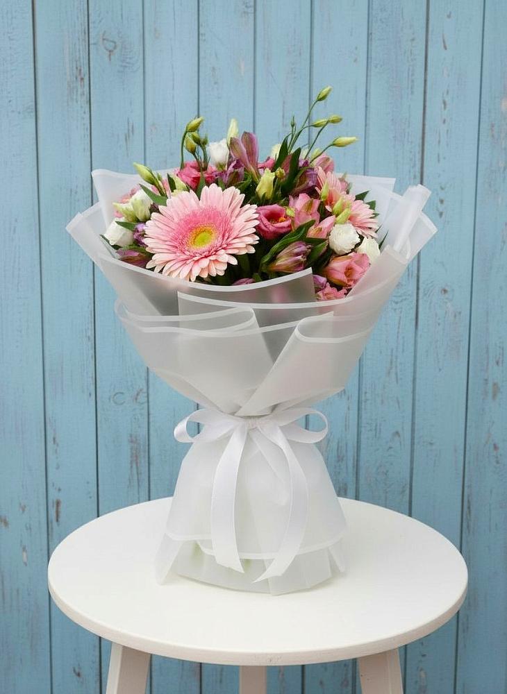 Букет цветов из: Герберы, Альстромерии и Лизиантусы в Казанской Краснодарского края