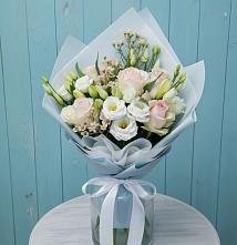 Букет цветов из:  Розы и Лизиантусы в Казанской Краснодарского края