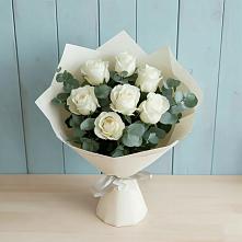 Букет Белые розы в Эвкалипте в Казанской Краснодарского края