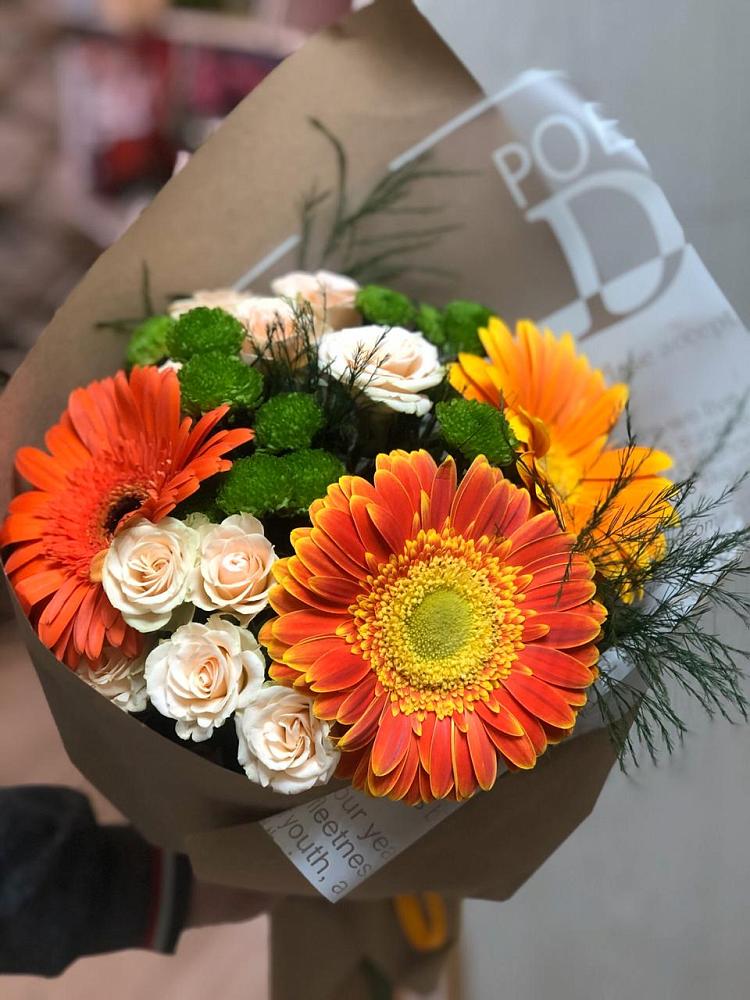 Букет цветов из: Герберы, Хризантемы и Розы в Казанской Краснодарского края