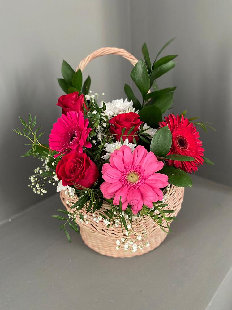 Цветочная композиция из Розы, Хризантемы и Герберы в корзине в Казанской Краснодарского края