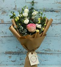 Букет цветов из:  Розы и Лизиантусы в Казанской Краснодарского края