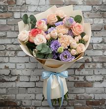 Букет цветов из:  Розы, Лизиантусы и Гвоздики в Казанской Краснодарского края