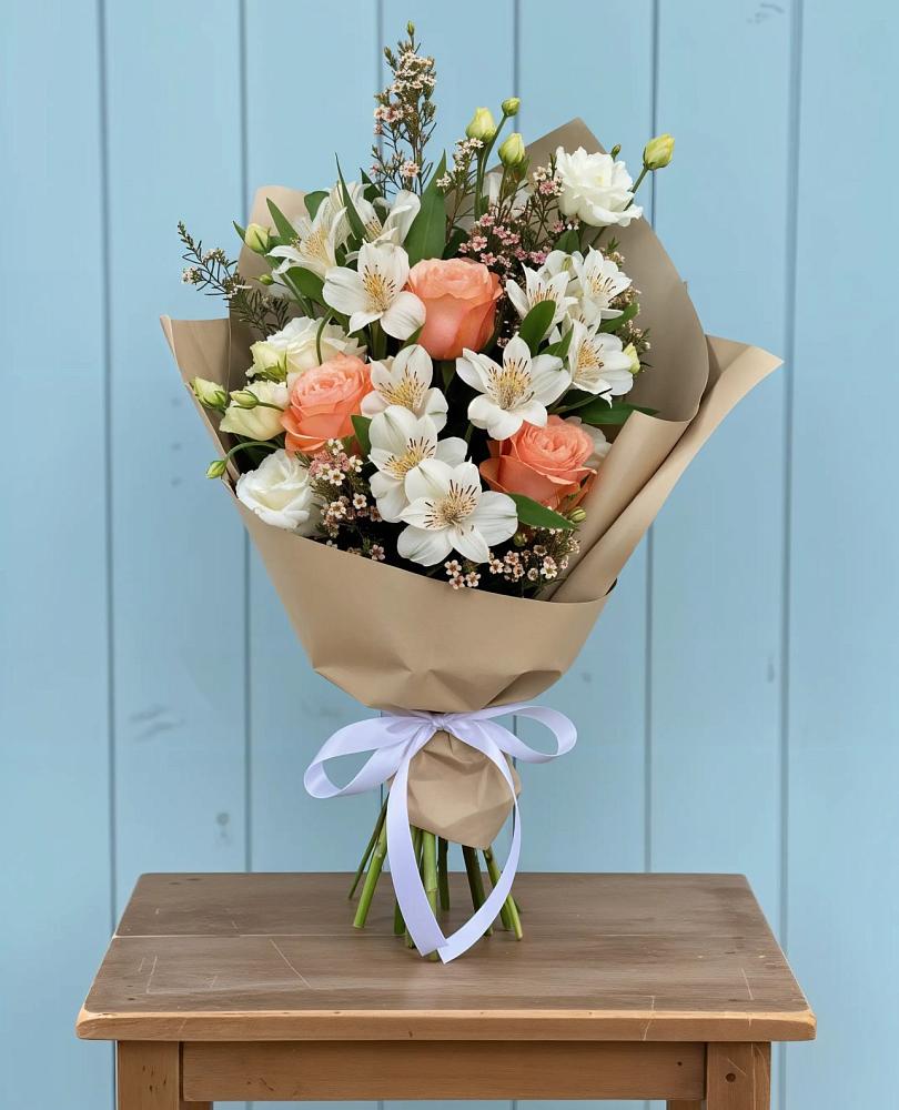 Букет цветов из: Альстромерии, Лизиантусы, Розы и Хризантемы в Казанской Краснодарского края