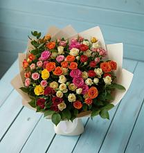 Букет Микс из разноцветных кустовых роз в Казанской Краснодарского края